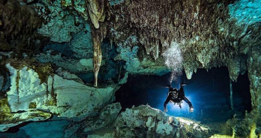 buceo en un cenote