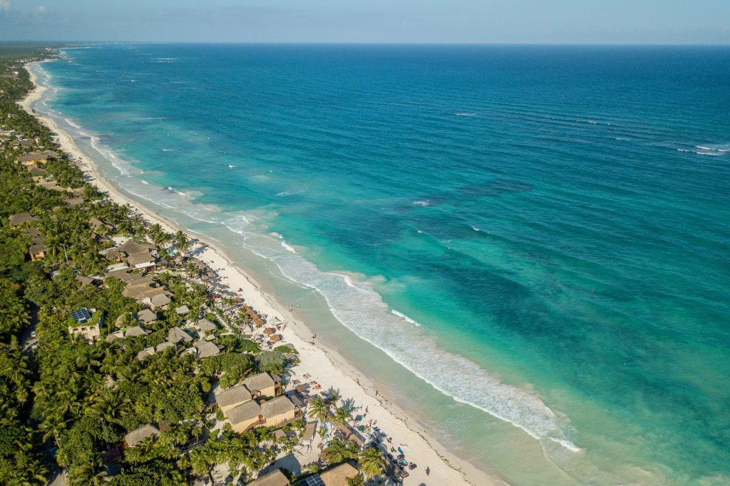 Departamentos y casas en primera línea de playa en Tulum 